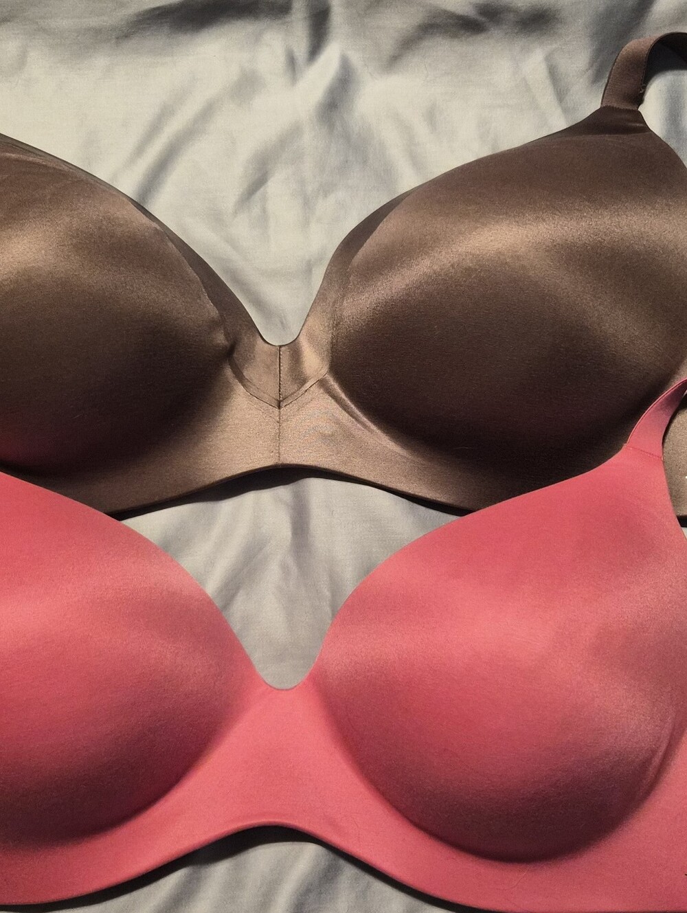 Victoria's Secret Perfect Shape- Wirelsas Bra Bundle Lot of 2 Size 34DDD